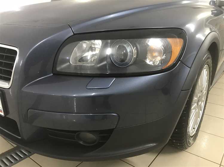 Оригинальные и аналоговые кронштейны крепления противотуманной фары Volvo C30