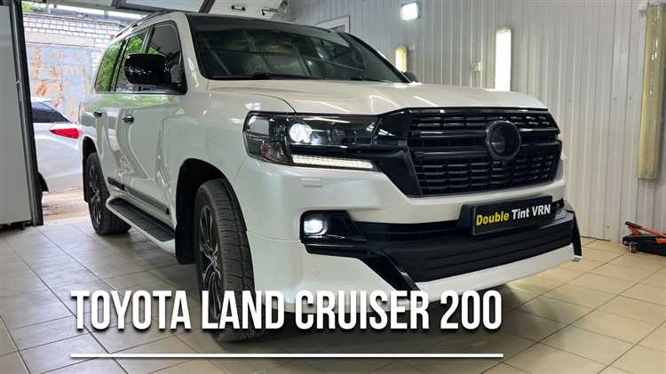 Стоимость каско на Toyota Land Cruiser 200 варьируется в зависимости от страховщика, региона, возраста водителя и выбранных условий. В «Ингосстрахе» при полном покрытии без учета износа, с франшизой 20 000 рублей и водителем старше 35 лет со стажем от 10 лет полис обойдется в среднем в 320 000 рублей в год. В «РЕСО-Гарантии» аналогичные условия стоят около 295 000 рублей, но в расчёт включена возможность ремонта только на станциях, одобренных страховщиком.