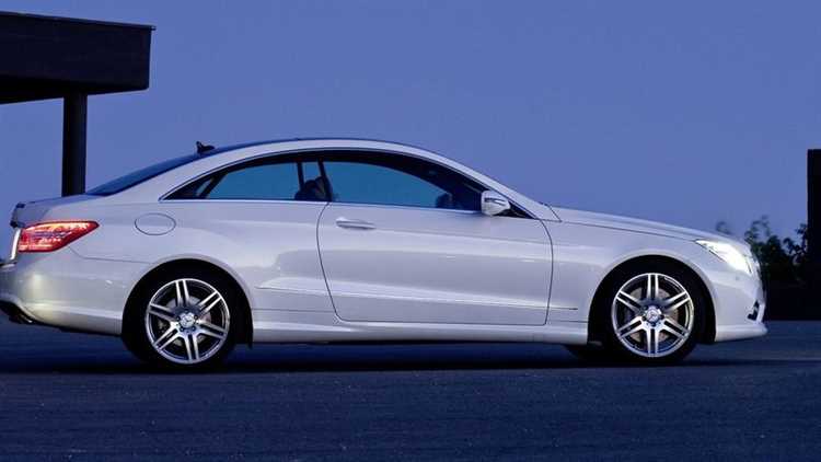 Разница в цене между AMG-версией и стандартной моделью Mercedes E-Класса Купе