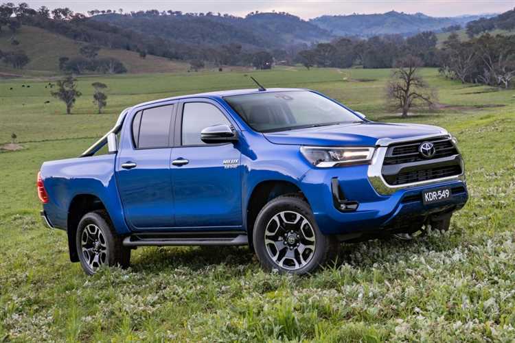 Стоимость базовой комплектации Toyota Hilux 2025 на российском рынке