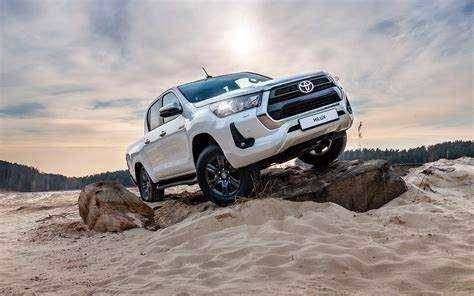 Как комплектация влияет на конечную стоимость Toyota Hilux 2025