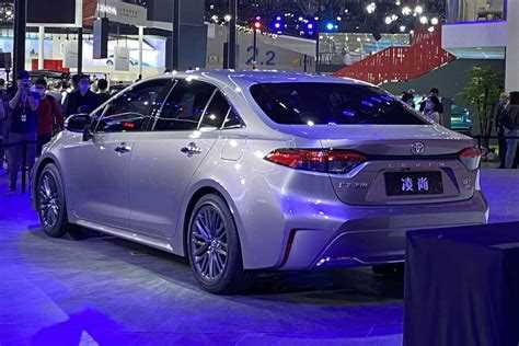 Факторы, влияющие на цену Toyota Allion в России в 2025 году