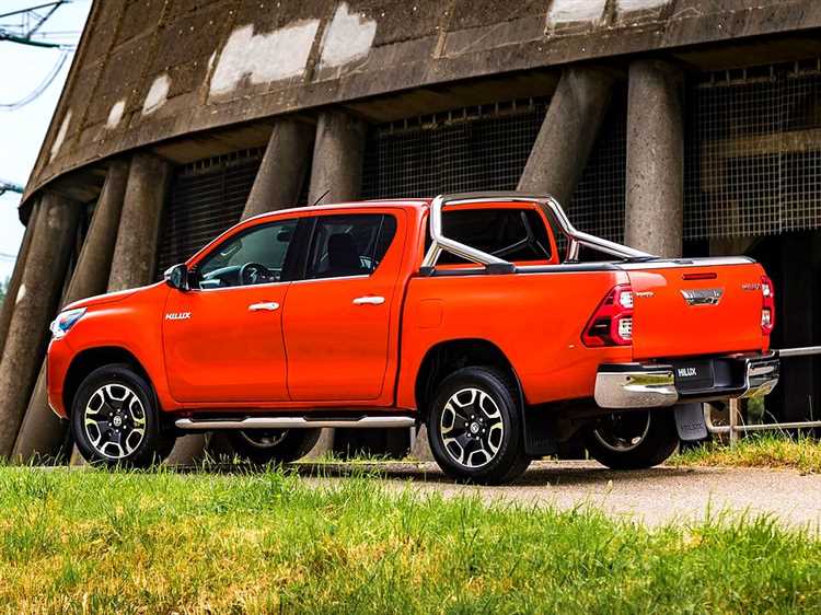 Сравнение стоимости Toyota Hilux с конкурентами в 2025 году