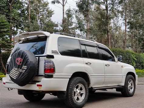 Разница в цене между новыми и подержанными Toyota Land Cruiser V8