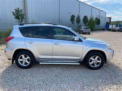 Сколько стоит Toyota RAV4 с пробегом в 2025 году и как не переплатить