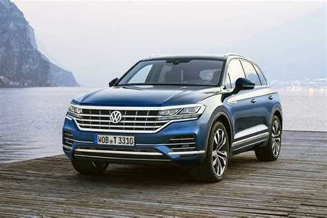 Почему цена на Volkswagen Touareg может изменяться в течение года?