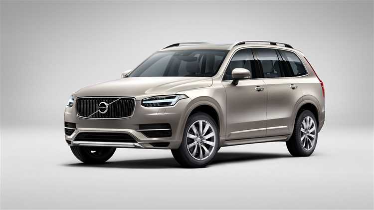Как цена Volvo XC90 варьируется в зависимости от комплектации?